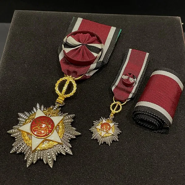 RARE Sharif Hussein Bin Ali  Independence Medal Set - Image 5