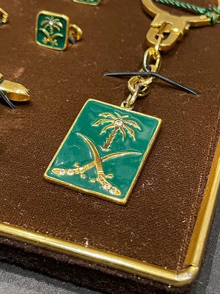 Preowned Royal Accessories Set KSA -Silver SFC Royal Special Order - Image 3