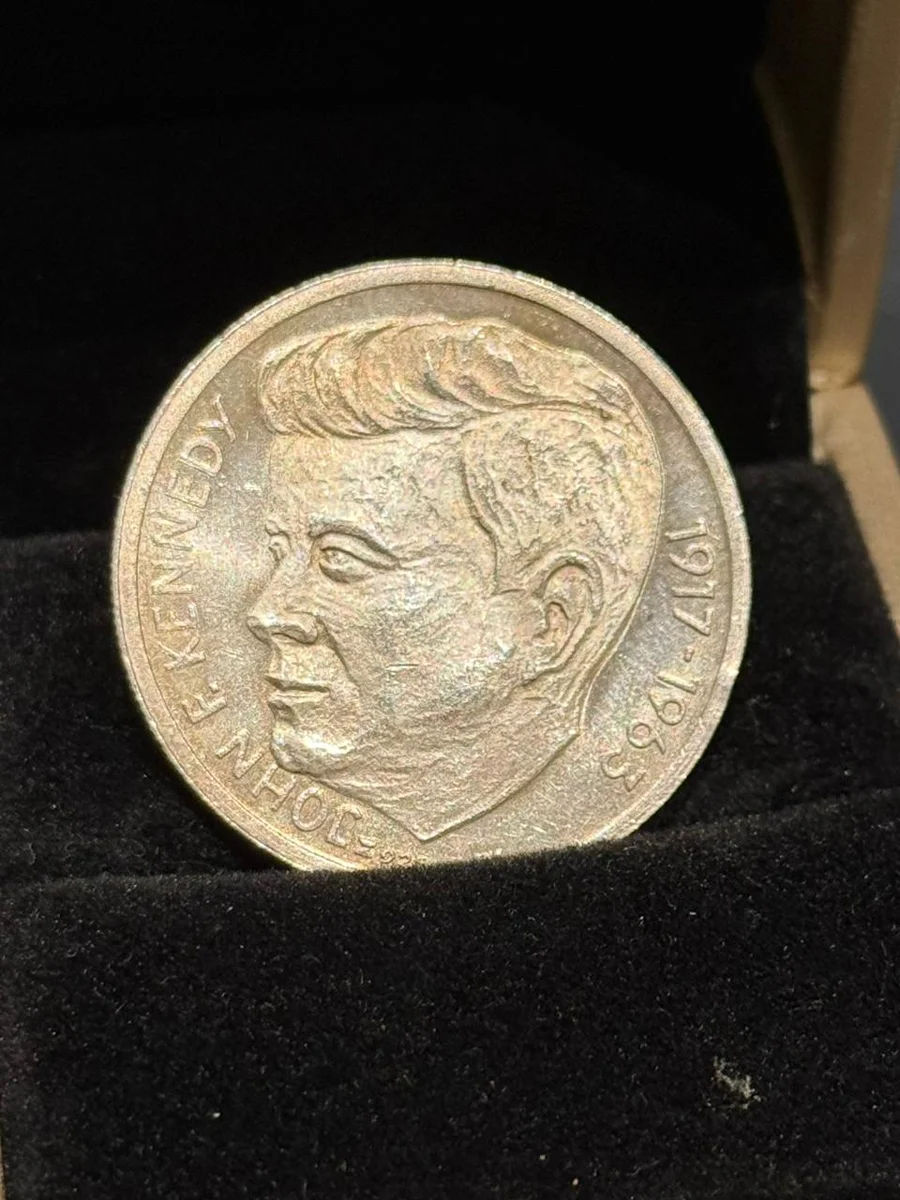 1968 John Kennedy and Robert Kennedy Fine Silver Coin - Image 2